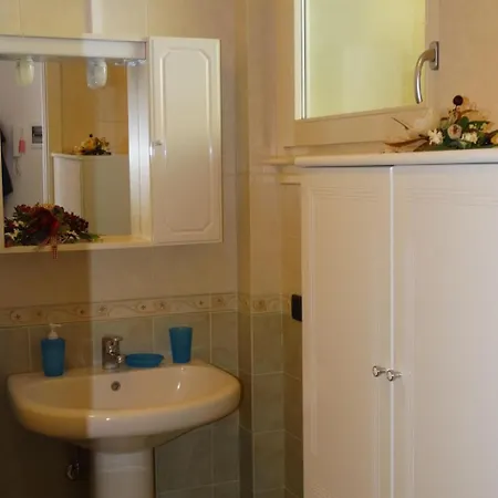 Ein-zimmer-wohnung 'casa Valery' Mit Wasserblick By Interhome Appartamento